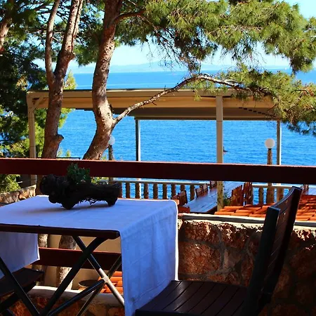 Tamaris Sveta Nedelja (Hvar)